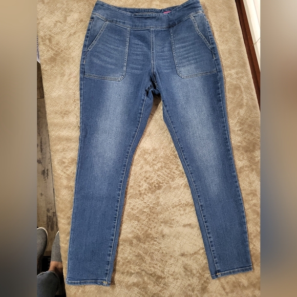 Womens Faith Jeans - Picture 2 of 7